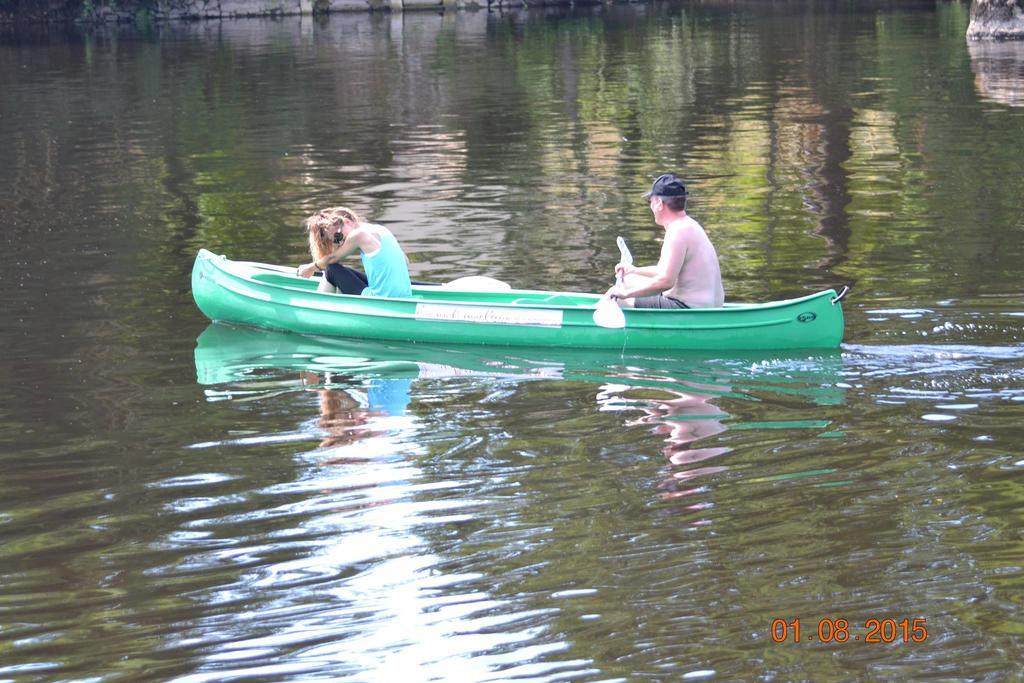 Camping Des Ribieres Конфоланс Екстериор снимка