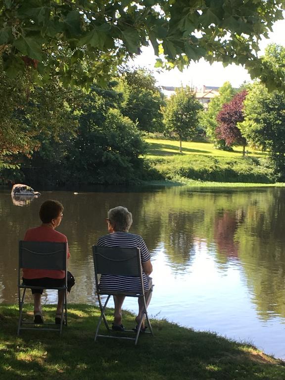 Camping Des Ribieres Конфоланс Екстериор снимка